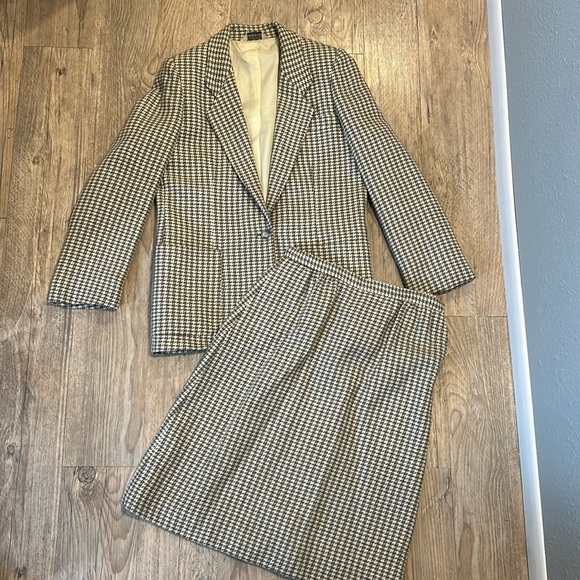 Vintage Jackets & Blazers - Vintage Bristol County Houndstooth Wool Suit Blazer Skirt Set‎ Beige Cream Grey
